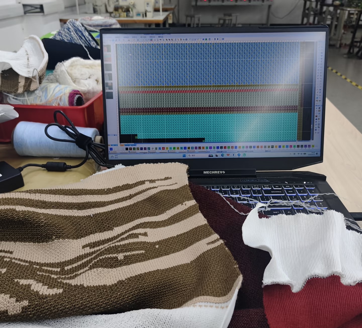 Computerized knitting — Stoll & Shima Seiki machines knitting jacquard patterns