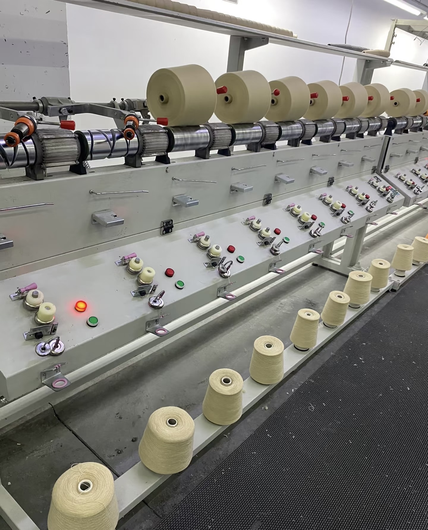 Yarn winding and doubling machine
